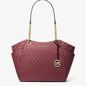 Jet Set Large Signature Logo Shoulder Bag